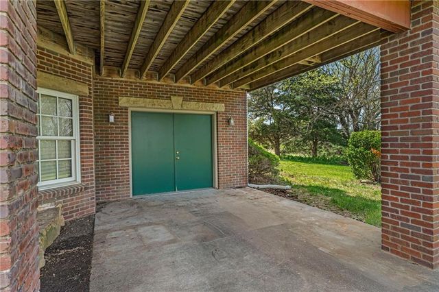 1548 N 800 Road, Baldwin City, KS 66006