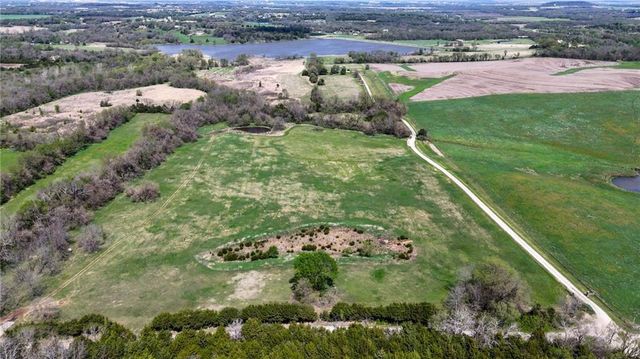 1548 N 800 Road, Baldwin City, KS 66006