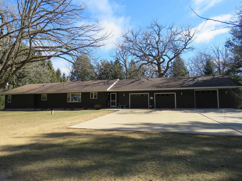 N8582 Pine Road, Beaver Dam, WI 53916