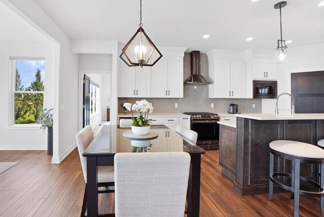 2929 Mendota DRIVE, Oconomowoc, WI 53066