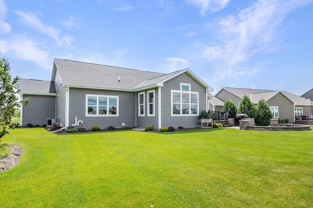 2929 Mendota DRIVE, Oconomowoc, WI 53066