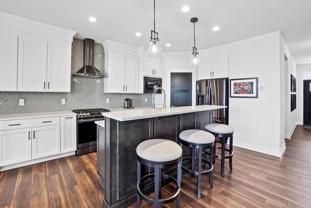 2929 Mendota DRIVE, Oconomowoc, WI 53066
