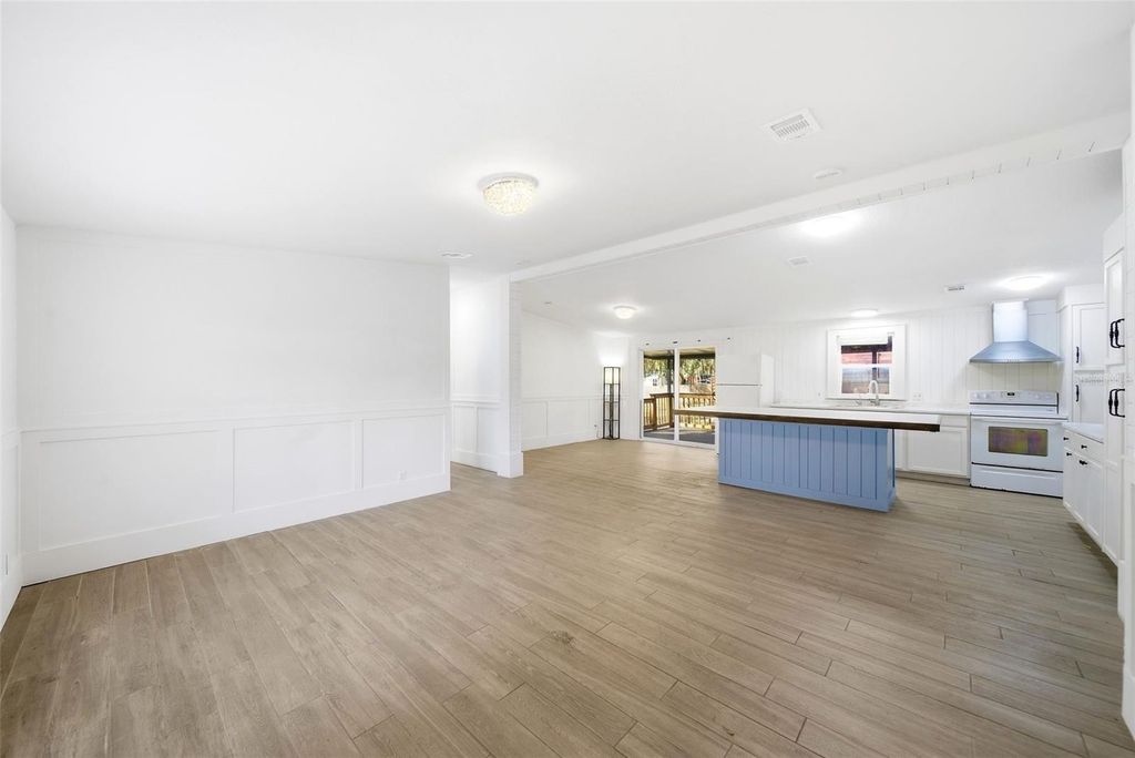 Image 3 of property listing at 17643 EVANS TRAIL, Orlando, FL 32833