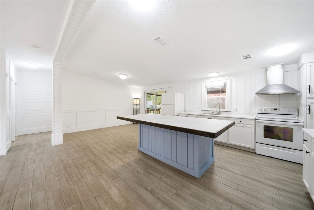 Image 6 of property listing at 17643 EVANS TRAIL, Orlando, FL 32833