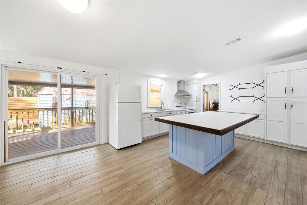 Image 7 of property listing at 17643 EVANS TRAIL, Orlando, FL 32833