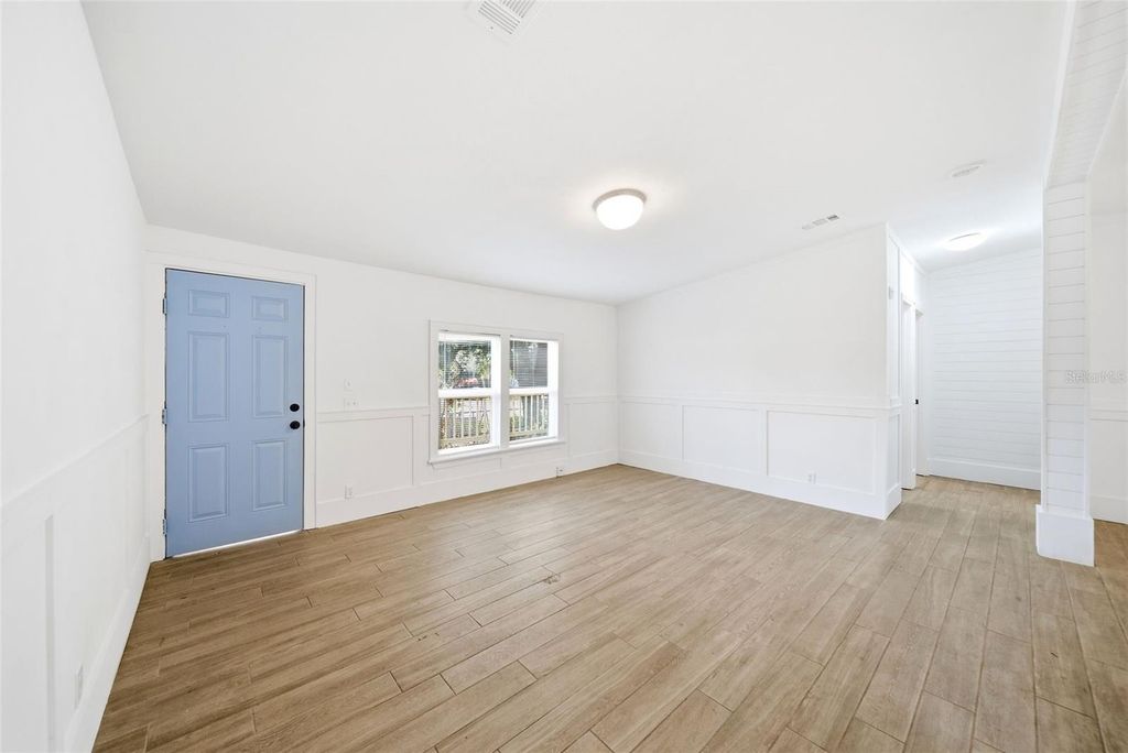 Image 9 of property listing at 17643 EVANS TRAIL, Orlando, FL 32833