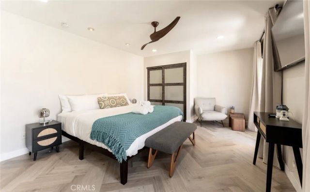 575 N Burton Way, Palm Springs, CA 92262