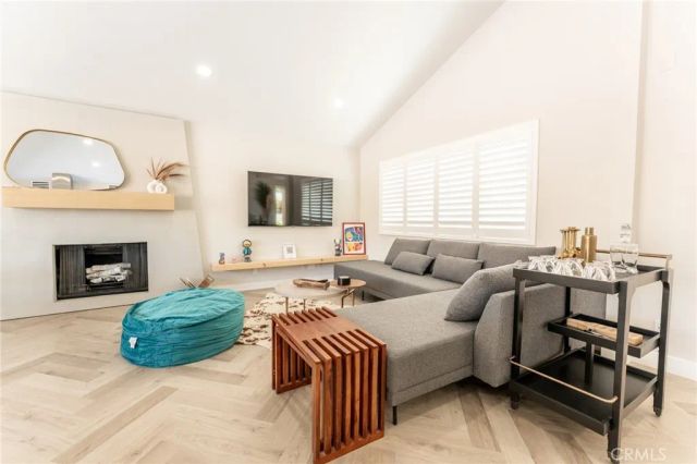 575 N Burton Way, Palm Springs, CA 92262