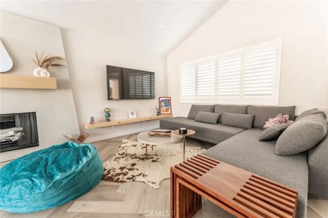 575 N Burton Way, Palm Springs, CA 92262