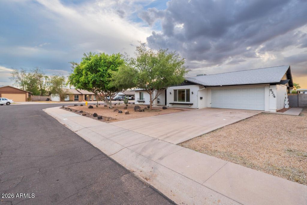 8334 N 57TH Drive, Glendale, AZ 85302 — photo 2