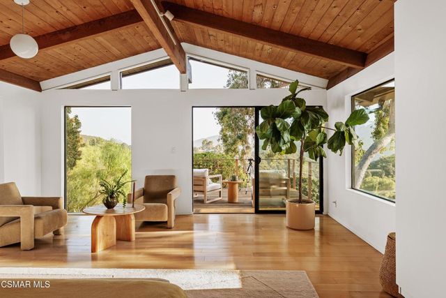 22910 Portage Circle Drive, Topanga, CA 90290