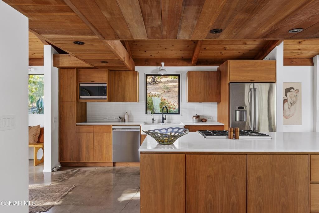 22910 Portage Circle Drive, Topanga, CA 90290 — photo 4