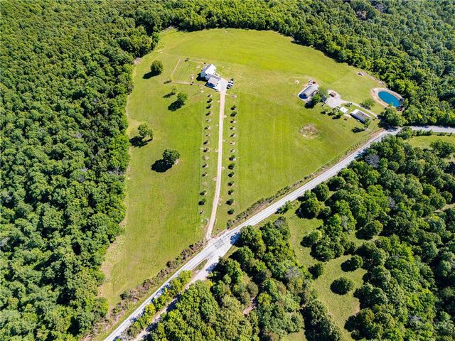 937 Marion County 4018, Yellville, AR 72687