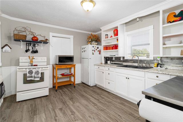 937 Marion County 4018, Yellville, AR 72687