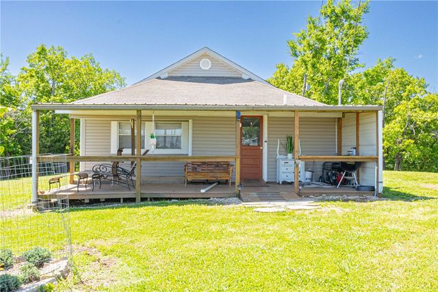 937 Marion County 4018, Yellville, AR 72687