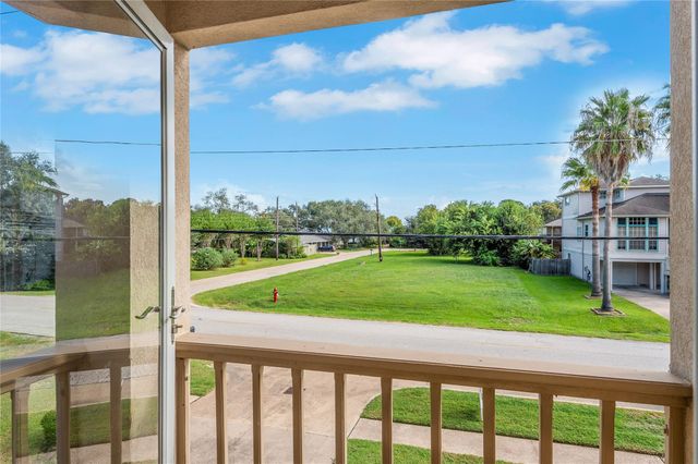 1404 Kipp Avenue, Kemah, TX 77565