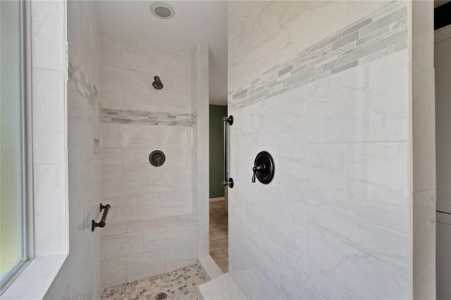 1404 Kipp Avenue, Kemah, TX 77565