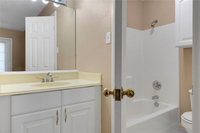 1404 Kipp Avenue, Kemah, TX 77565