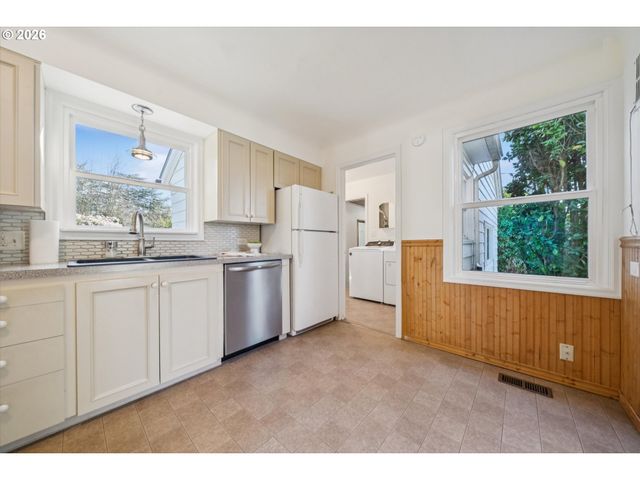 3410 Sw UNDERWOOD Dr, Portland, OR 97225