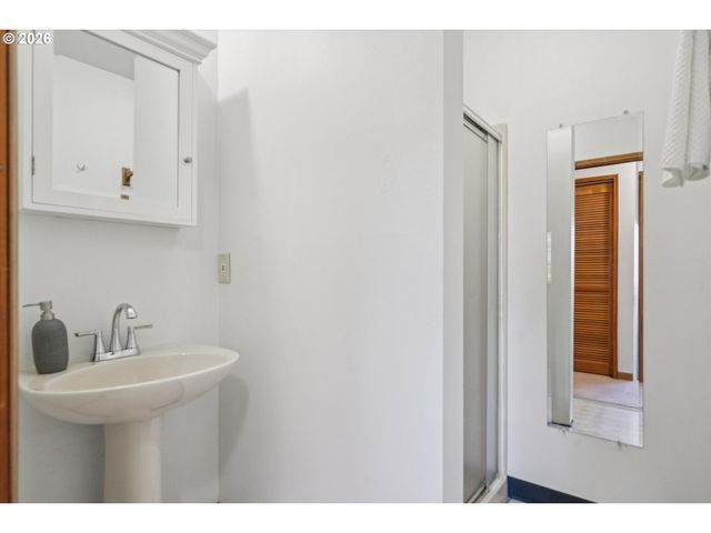 3410 Sw UNDERWOOD Dr, Portland, OR 97225