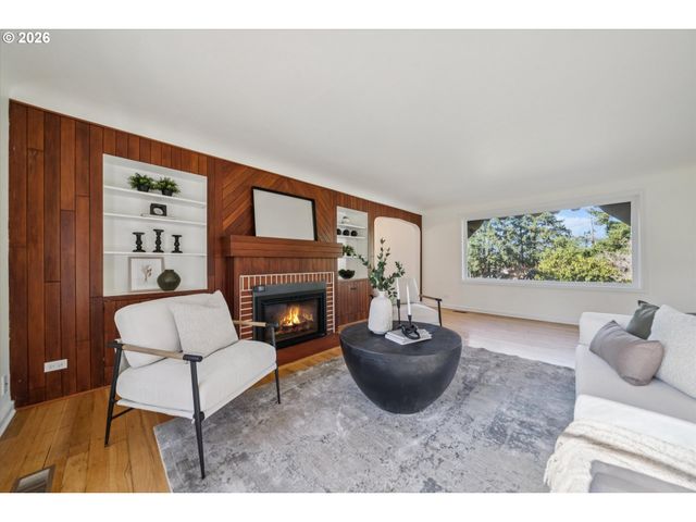 3410 Sw UNDERWOOD Dr, Portland, OR 97225