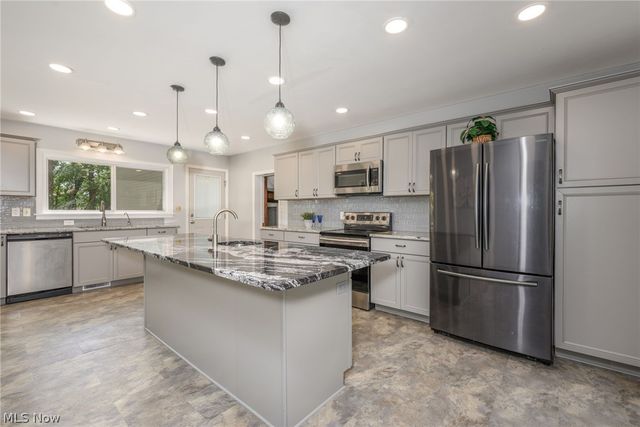 1566 Northeast Avenue, Tallmadge, OH 44278