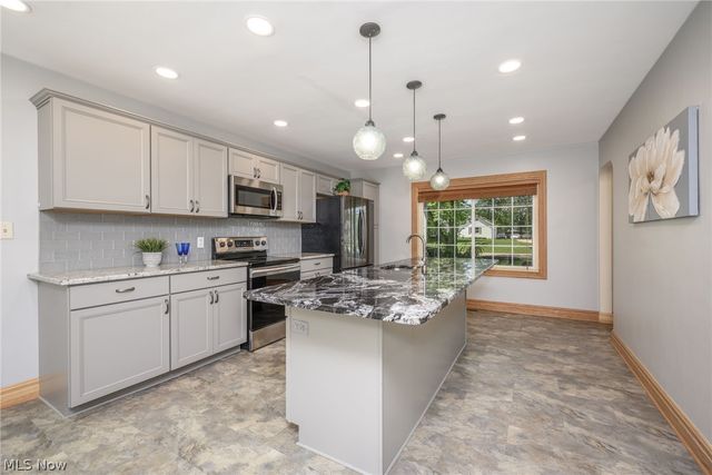 1566 Northeast Avenue, Tallmadge, OH 44278