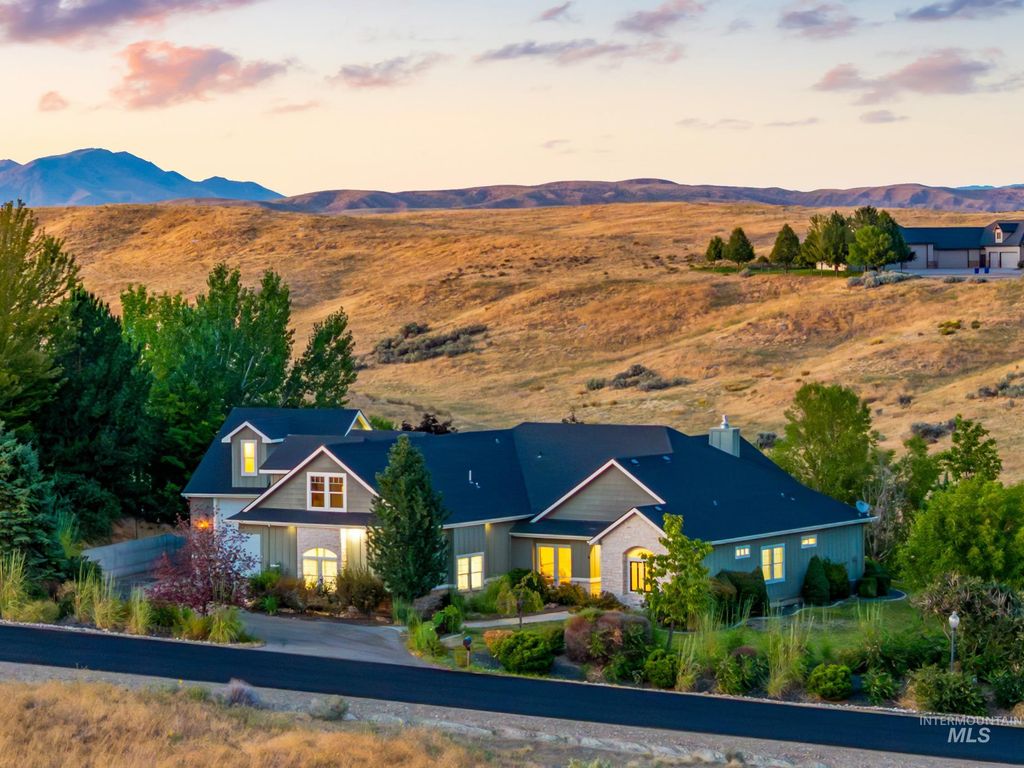 11950 W Deep Canyon Dr, Star, ID 83669