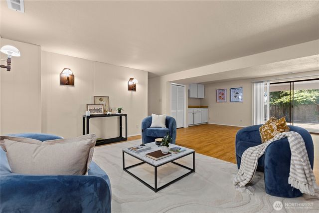 1123 E Hemlock Street, Kent, WA 98030