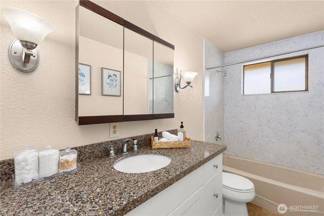 1123 E Hemlock Street, Kent, WA 98030