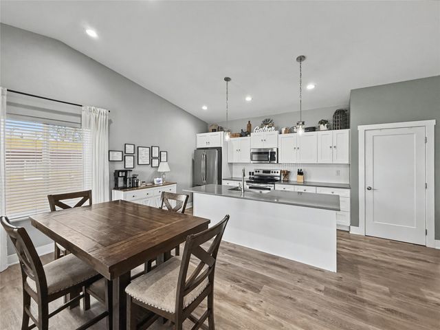 421 N 9th Street, Adel, IA 50003