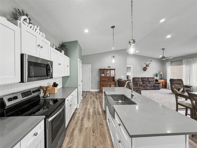 421 N 9th Street, Adel, IA 50003