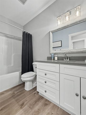 421 N 9th Street, Adel, IA 50003