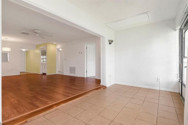 2569 LAURELWOOD DRIVE 11B, Clearwater, FL 33763