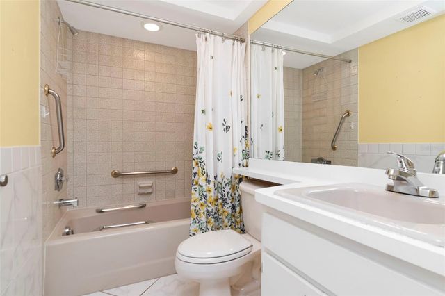 2569 LAURELWOOD DRIVE 11B, Clearwater, FL 33763