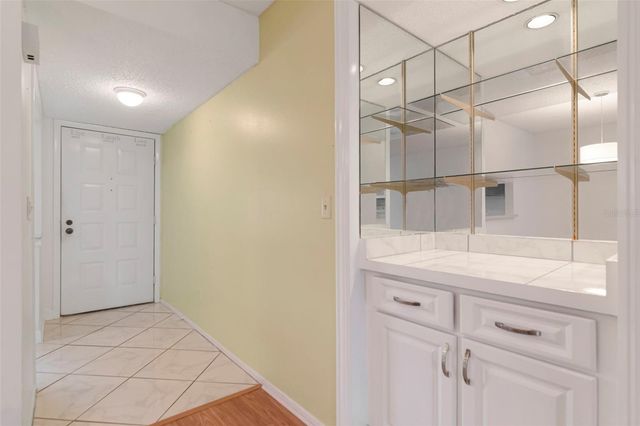2569 LAURELWOOD DRIVE 11B, Clearwater, FL 33763