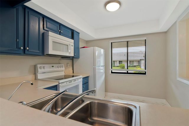 2569 LAURELWOOD DRIVE 11B, Clearwater, FL 33763
