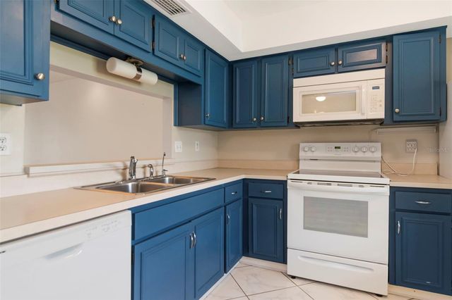 2569 LAURELWOOD DRIVE 11B, Clearwater, FL 33763