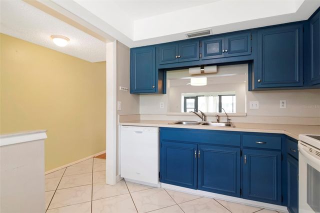 2569 LAURELWOOD DRIVE 11B, Clearwater, FL 33763