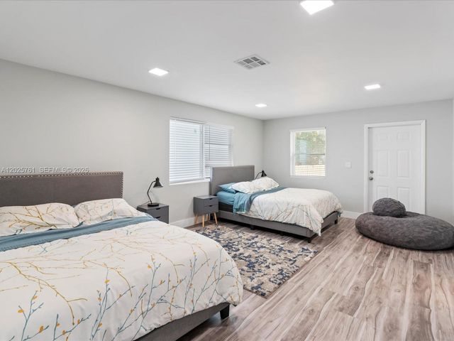 3981 SW 58th St, Dania Beach, FL 33312
