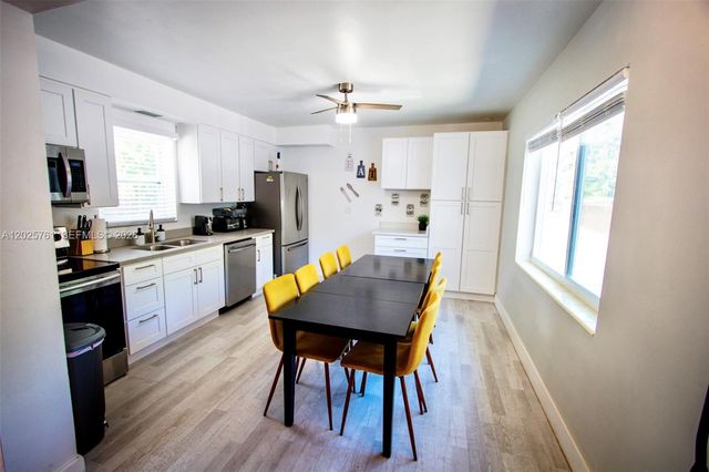 3981 SW 58th St, Dania Beach, FL 33312