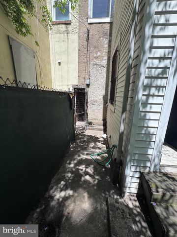 2010 W OXFORD ST, Philadelphia, PA 19121