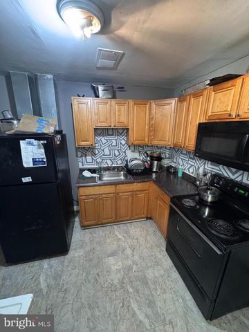 2010 W OXFORD ST, Philadelphia, PA 19121