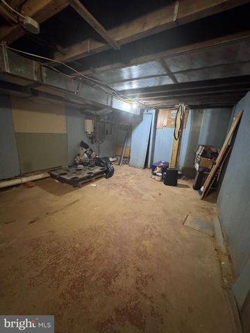 2010 W OXFORD ST, Philadelphia, PA 19121