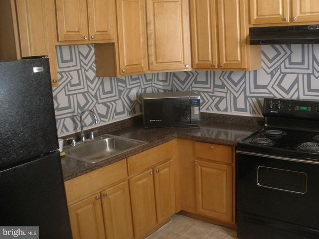 2010 W OXFORD ST, Philadelphia, PA 19121