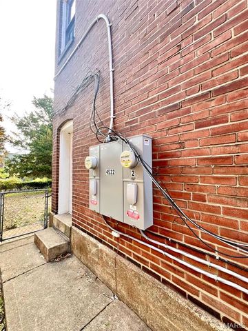 4522 Pennsylvania Avenue, St Louis, MO 63111