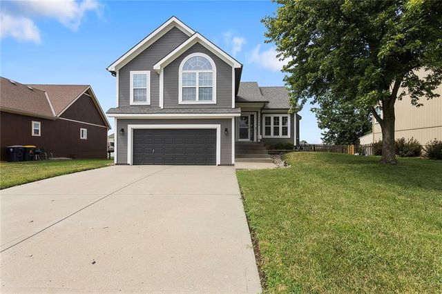 10904 N Manchester Avenue, Kansas City, MO 64157