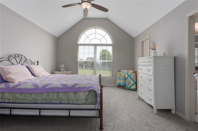 10904 N Manchester Avenue, Kansas City, MO 64157