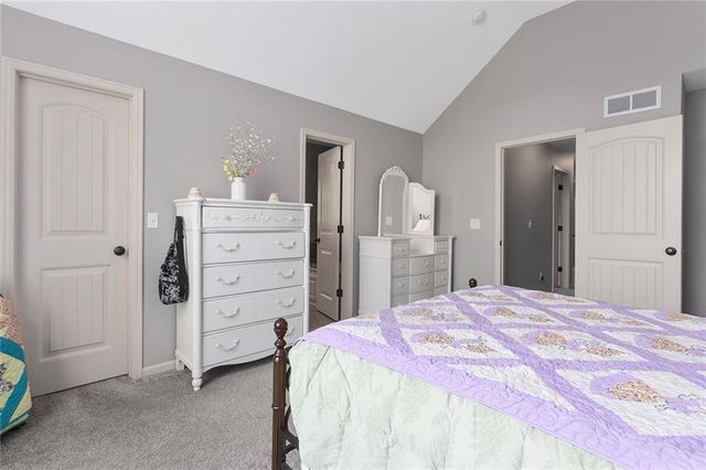 10904 N Manchester Avenue, Kansas City, MO 64157