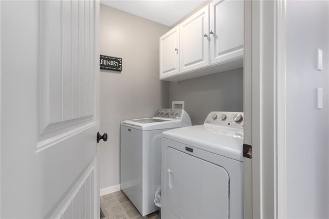 10904 N Manchester Avenue, Kansas City, MO 64157